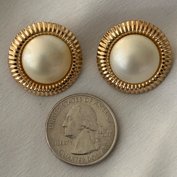 Vintage Napier Clip On Round Golden and Cream Earrings - Picture 3 of 4